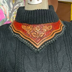 2756. Leather Bid Necklace